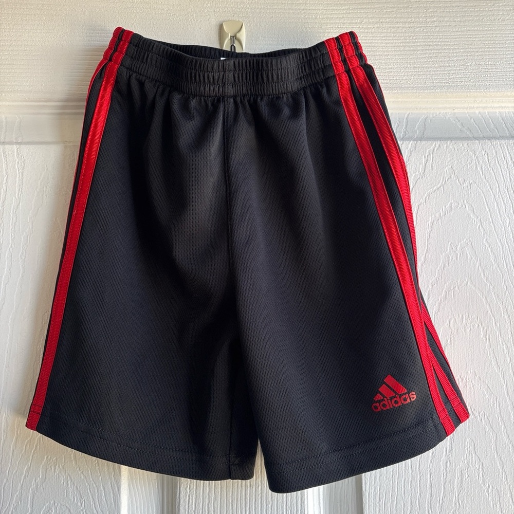 ADIDAS | Athletic Kid Black/Red Shorts- Unisex Size 6